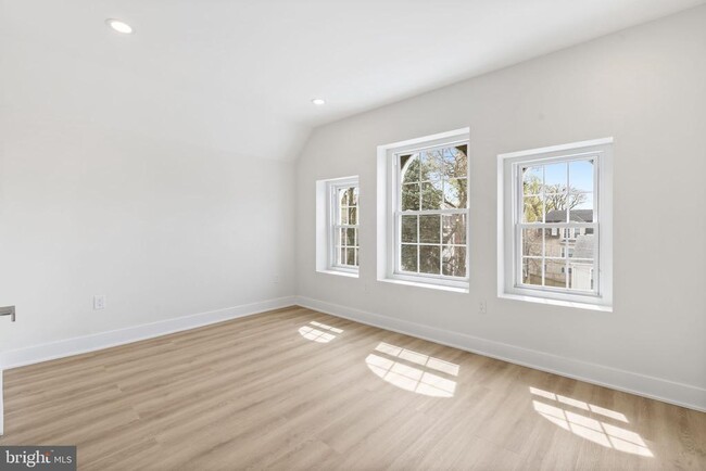 Building Photo - 5237 McKean Ave