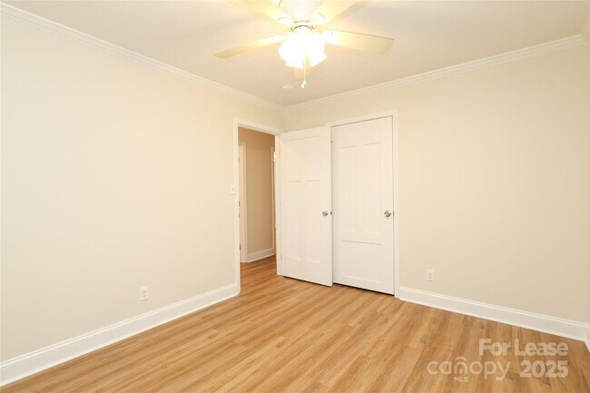 Building Photo - 937 Green Cir Dr