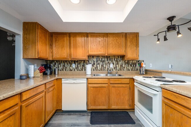 Building Photo - 2041 N 87th Way