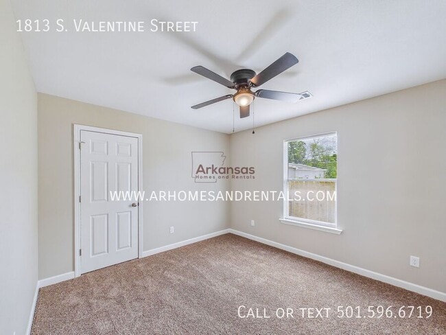 Building Photo - 1813 S Valentine St