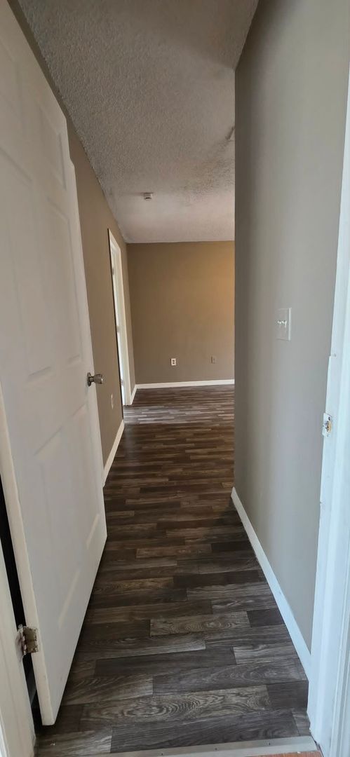 Building Photo - Spacious 3BR Home with Florida Room & Fenced Backyard