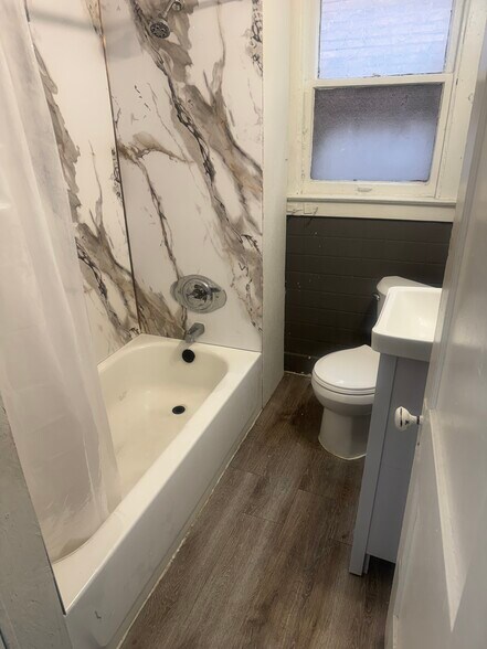 Building Photo - 11346 Belleterre St