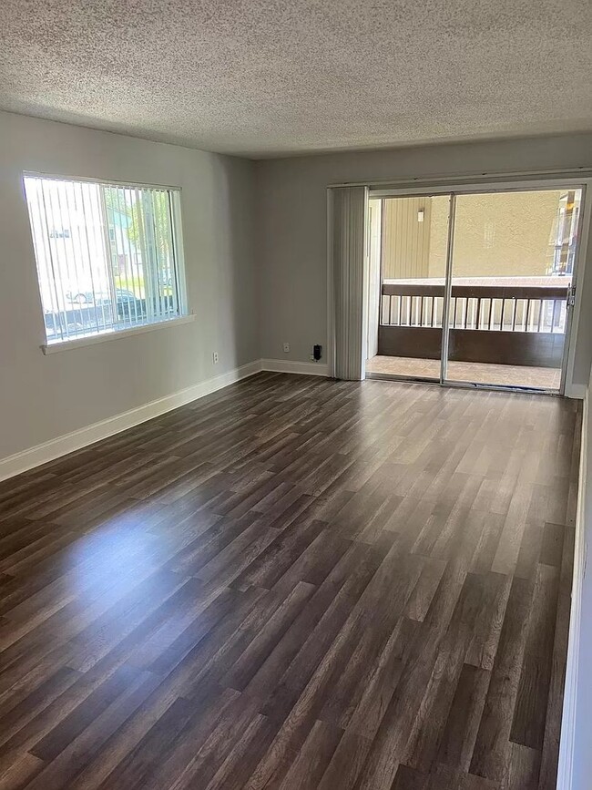 Building Photo - Lovely 2 bedroom 2 Bath:  50% off first Mo...