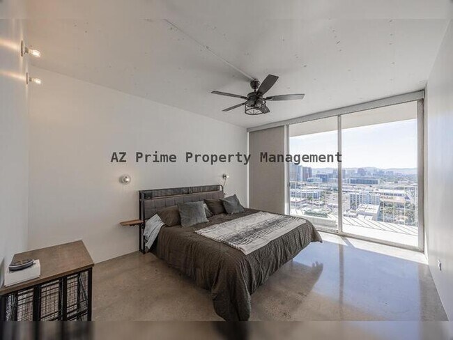 Building Photo - 207 W Clarendon Ave