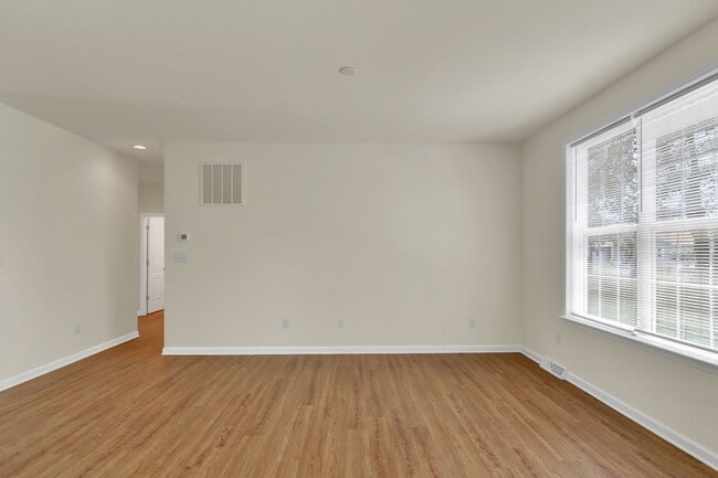 Building Photo - 3 bedroom rancher with an open floor plan