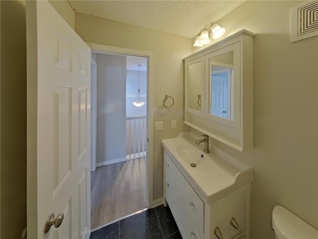 Building Photo - 16476 Jarrett Cir