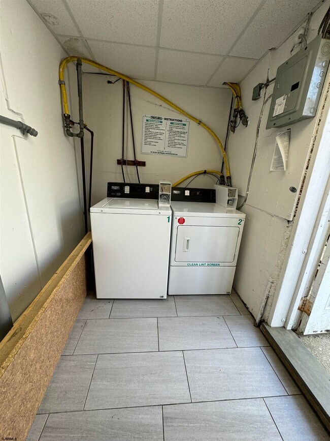 Building Photo - 6419 Ventnor Ave