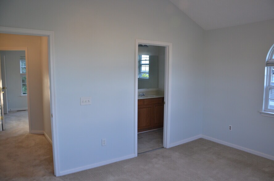 Building Photo - 311 Emerson Ln