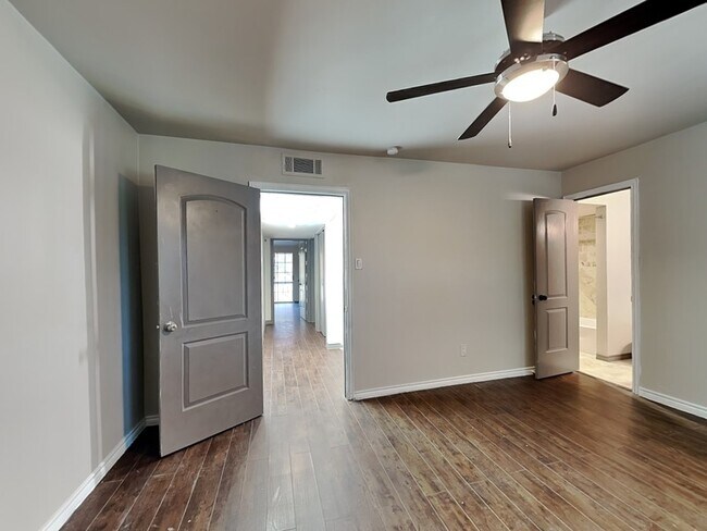 Building Photo - 2986 Buttonwood Dr