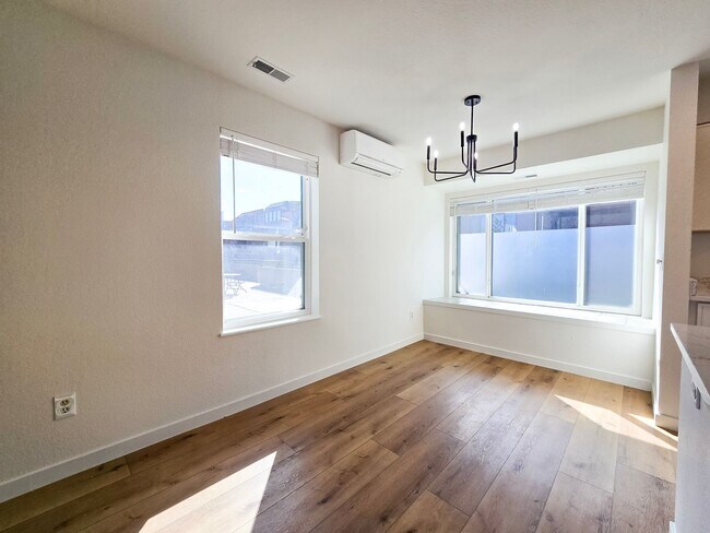 Building Photo - Bright 1-bedroom loft in the heart of Boulder- Available Now