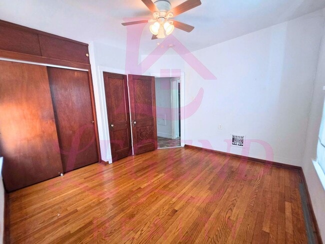 Building Photo - 4942 Tholozan Ave