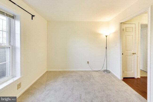 Building Photo - 5707 Brewer House Cir