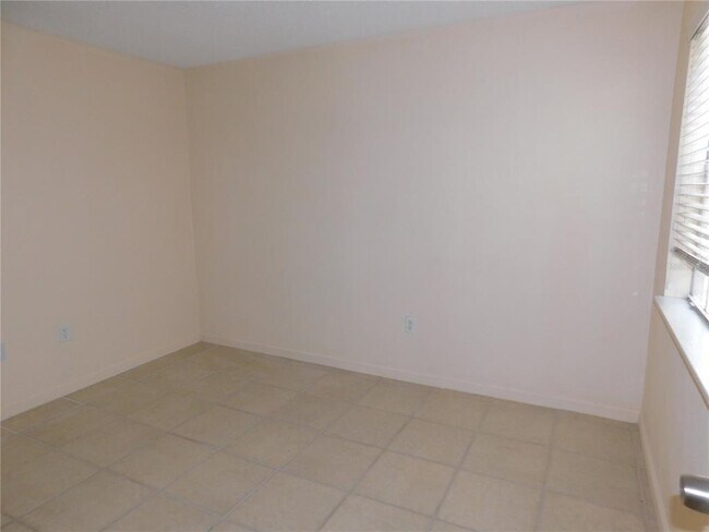 Building Photo - 2500 Winding Creek Blvd