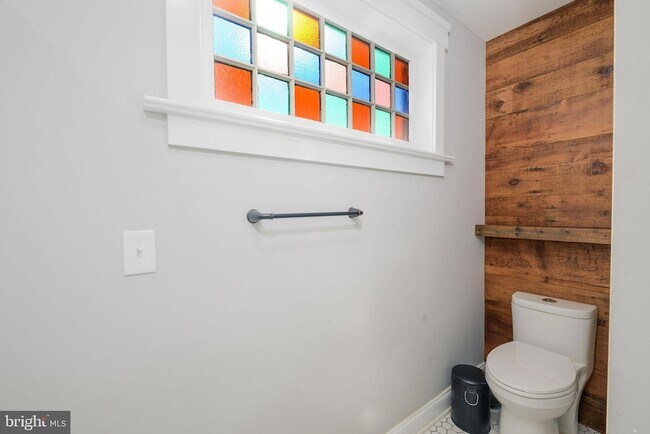 Building Photo - 608 Main St