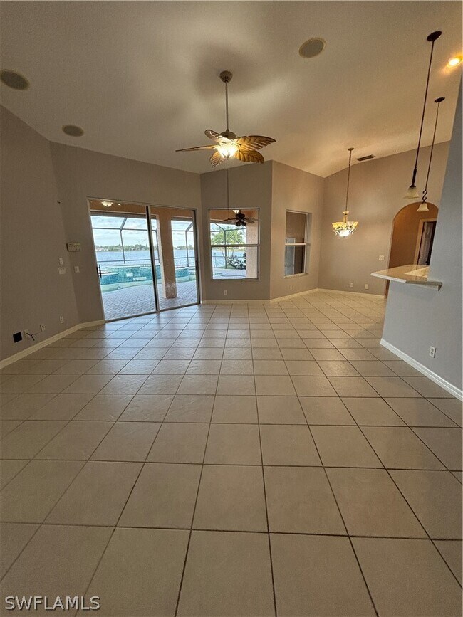 Building Photo - 2210 Grove Dr