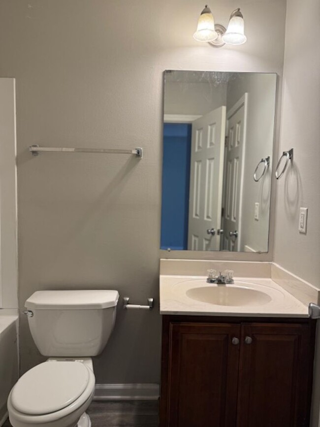 Building Photo - Stunning 4 BR / 3.5 Bath Townhome in Atlanta!