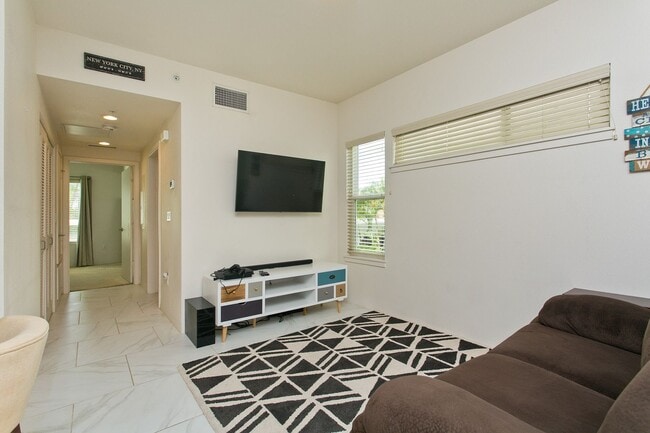 Building Photo - Available October 15th, One Bedroom One Ba...