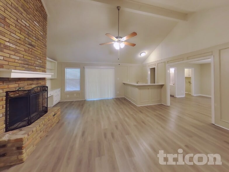 Building Photo - 2001 Libby Ln