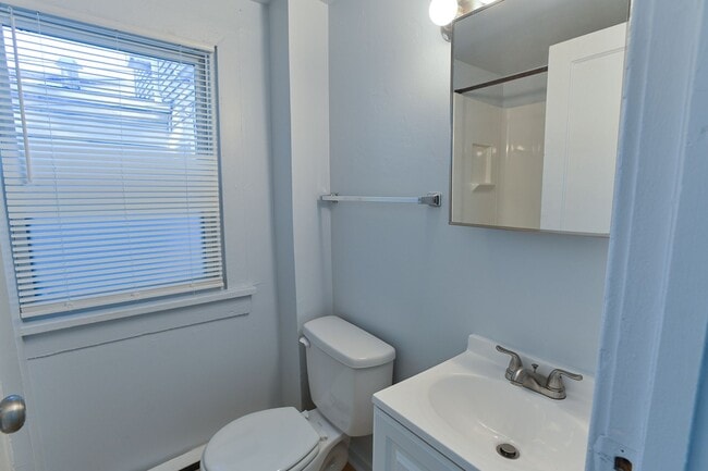 Building Photo - 3 Bedroom Single Family Home on Rudy Rd