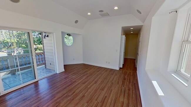 Building Photo - 415 W De La Guerra St