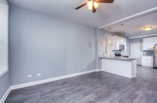 Building Photo - 1302 N Greenview Ave