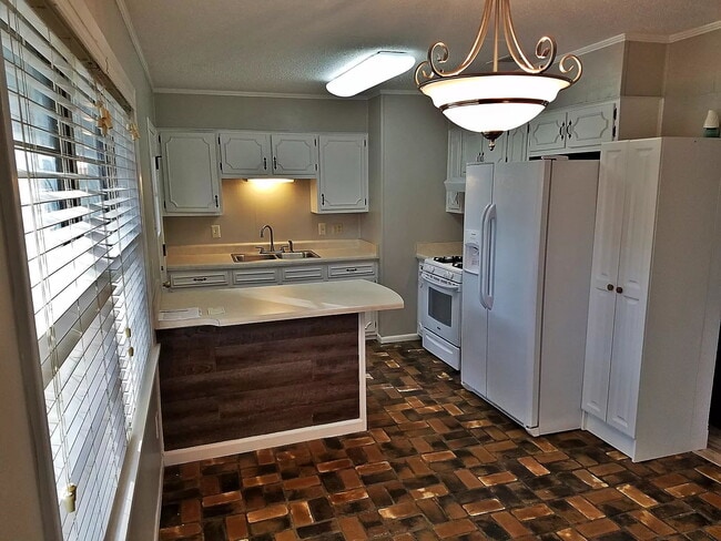 Building Photo - 3/2 in darling area of Ocean Springs