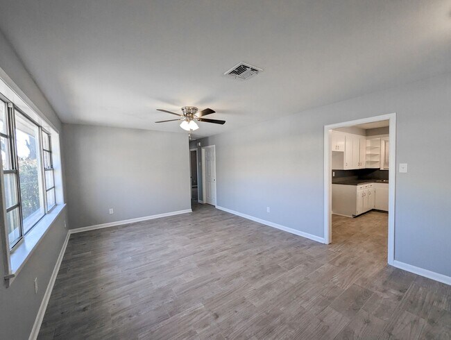 Building Photo - 4012 Stuart Ave