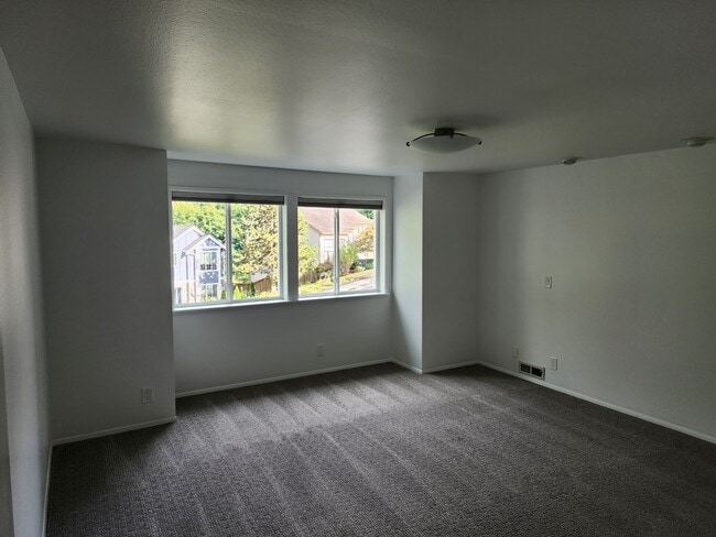 Building Photo - 4227 212th Ave NE