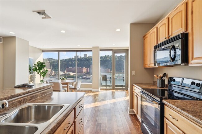 Building Photo - 151 Fort Pitt Blvd