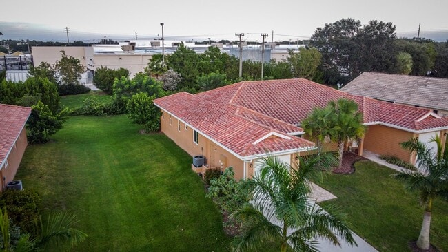 Building Photo - Burnt Store Isles duplex