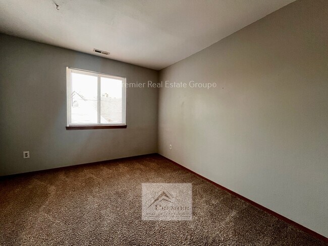 Building Photo - 1242 Firefly Cir