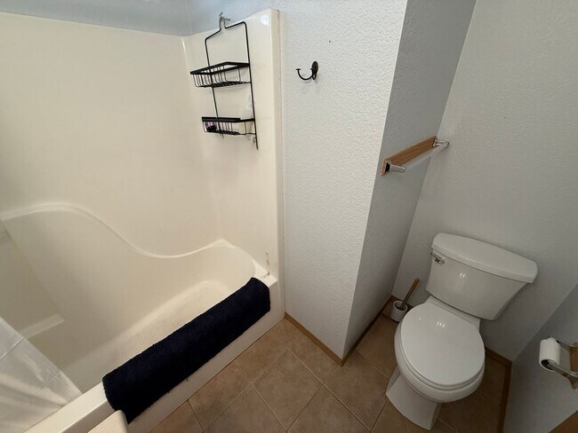 Building Photo - Pet-Friendly 2BR/2BA in Peaceful Canyon Creek Neighborhood
