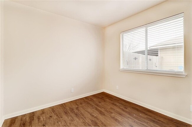 Building Photo - 202 Quail Cir