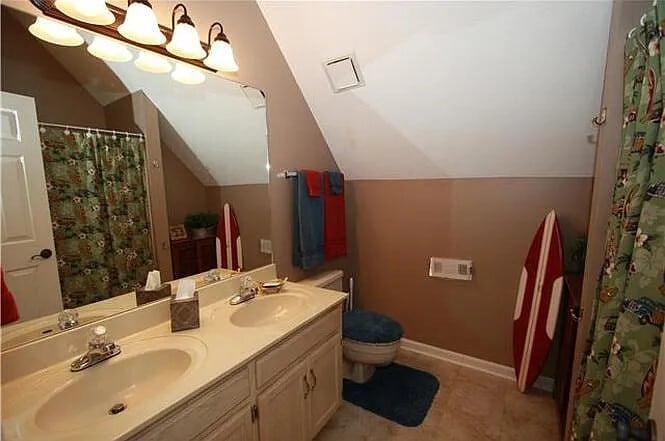 Upstairs Full Bath with Dual Vanity - 2316 Peak Hill Cv