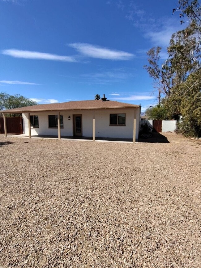 Building Photo - Modern Living!  3 bedroom, 2 Bath!    Mother-in-Law Suite In Back for Rent as well!