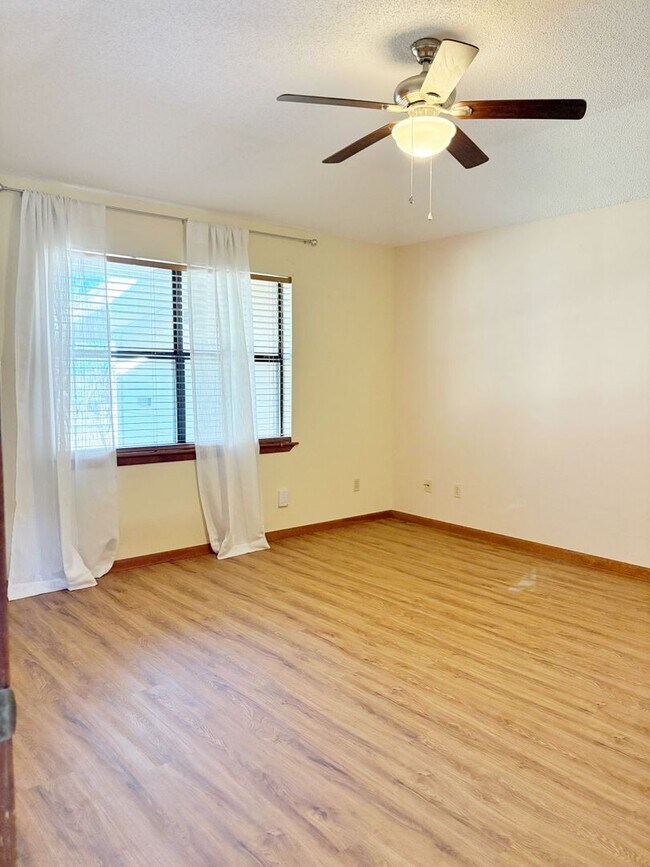 Building Photo - 139 Glenvalley Cir