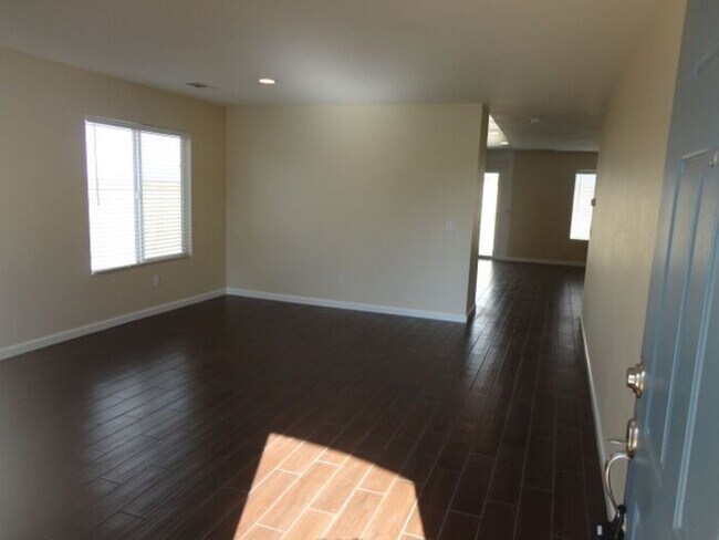Building Photo - Beautiful 3 + 2 Single Story Home Palmdale