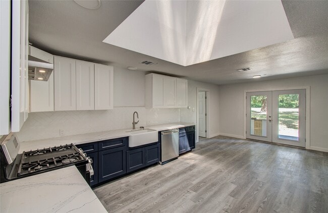 Building Photo - 619 River Plantation Dr