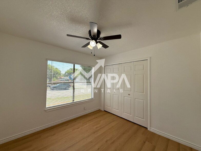 Building Photo - 4103 Sunrise Glade Dr