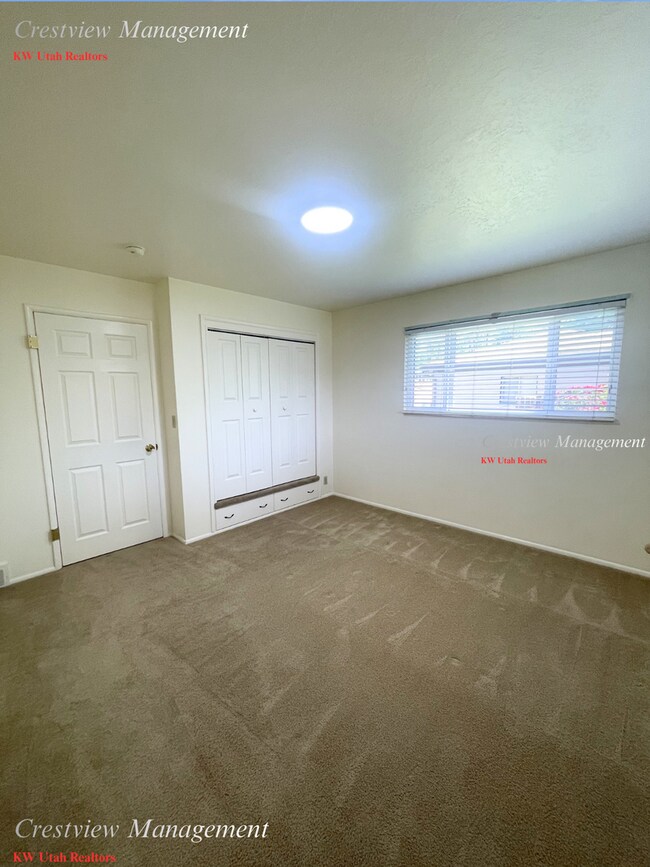Building Photo - Charming Home with Expansive Yard in Prime Draper Location