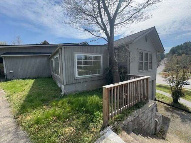 Building Photo - Ooltewah 3 Bedroom 2.5 Bath! Pet Friendly!