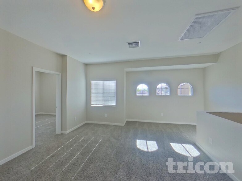 Building Photo - 1314 N Parkcrest