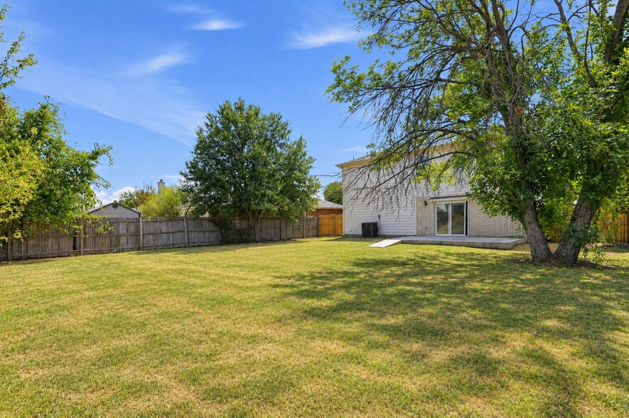 Building Photo - 3912 Sonoma Dr
