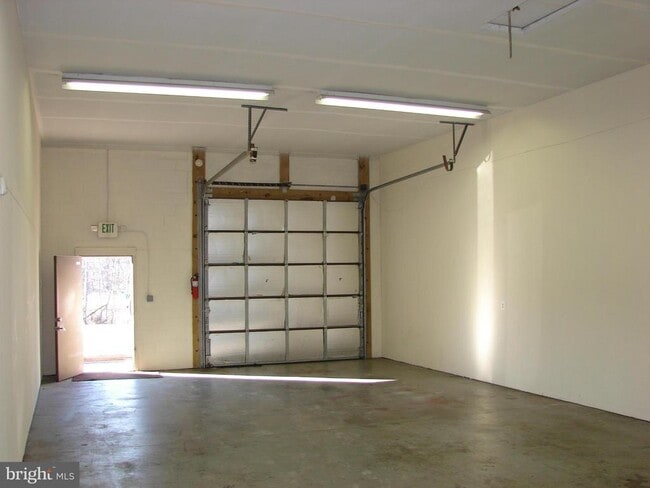 Building Photo - 2811 Belair Rd