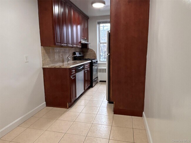 Building Photo - 50 S Middle Neck Rd