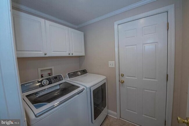 Building Photo - 412 Grange Rd