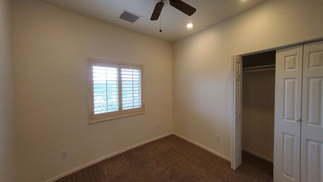 Building Photo - Three Bedroom with Amazing Views