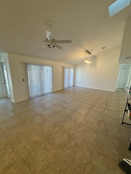 huge living room - 5604 Eagle Lake Dr