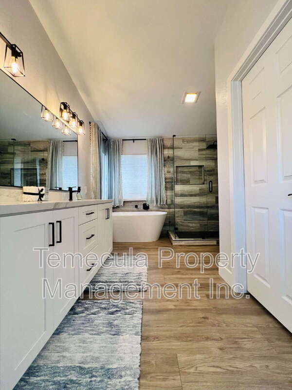 Building Photo - 40536 New Town Dr