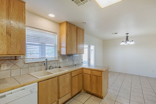 Building Photo - Beautiful Home W/Solar Panels